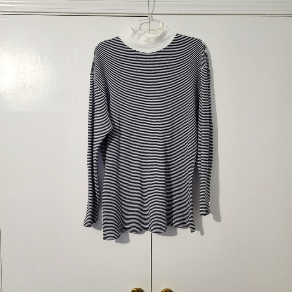 Mendocino Women's Size Medium Turtleneck Top  Long Sleeved Striped Black & White